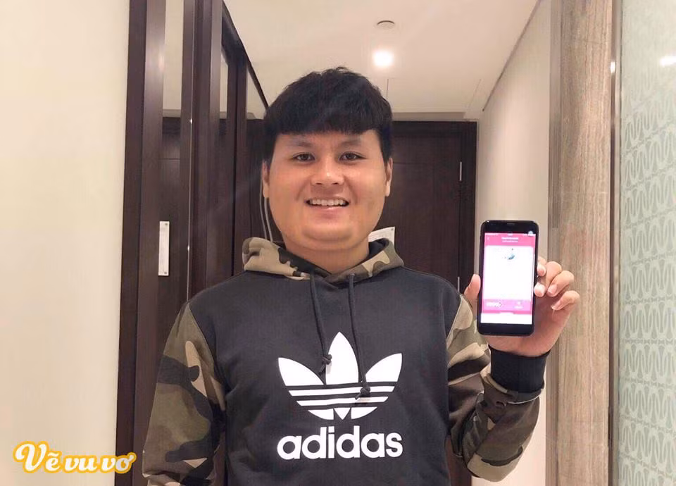 Sau khi lọt vào trận tứ kết Asian cup 2019, các tuyển thủ Việt Nam được nghỉ ngơi, về nhà ăn Tết nguyên đán cùng gia đình. Mới đây, bộ ảnh chế các cầu thủ Việt Nam phát phì đến mức có nọng cằm sau kỳ nghỉ lễ càng khiến cho CDM thêm sục sôi.