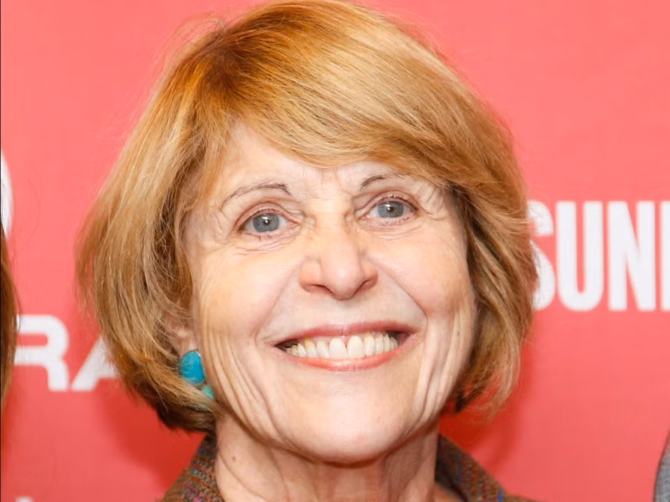 2. Dagmar Dolby - giá trị tài sản ròng 4,1 tỷ USD Đứng thứ hai trong danh sách là nữ tỷ phú 77 tuổi người Mỹ đang sở hữu 38% cổ phần tại Dolby Laboratories, công ty sản xuất các thiết bị âm thanh. Bà Dolby là cổ đông lớn nhất tại chính công ty do người chồng quá cố của mình sáng lập năm 1965.