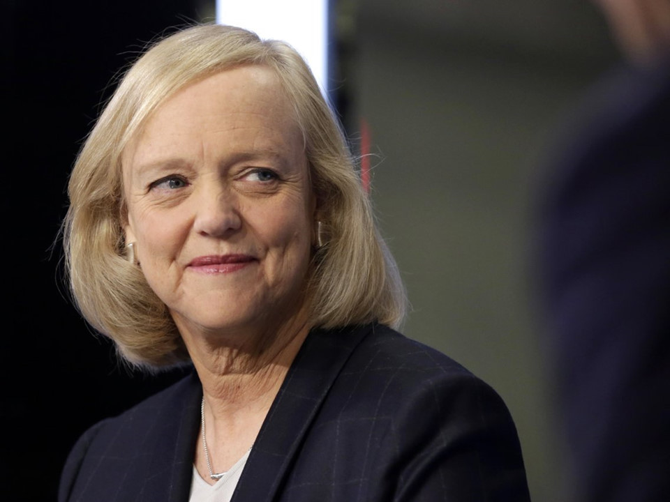 4. Meg Whitman - giá trị tài sản ròng 3,3 tỷ USD Bốn vị trí đầu tiên trong bảng xếp hạng 10 nữ tỷ phú giàu nhất thế giới công nghệ đều là người Mỹ. Bà Whitman năm nay 62 tuổi, từng giữ chức CEO của eBay cho đến năm 2008. Trong 10 năm dưới quyền điều hành của bà Whitman, doanh thu hàng năm của eBay tăng từ 5,7 triệu USD lên đến 8 tỷ USD. Nữ tỷ phú cũng từng đảm nhận vai trò CEO của HP từ năm 2011 đến 2015. Tháng 4/2018, bà Whitman trở thành CEO của Quibi, một nền tảng chia sẻ video ngắn đã gọi vốn thành công 1 tỷ USD.