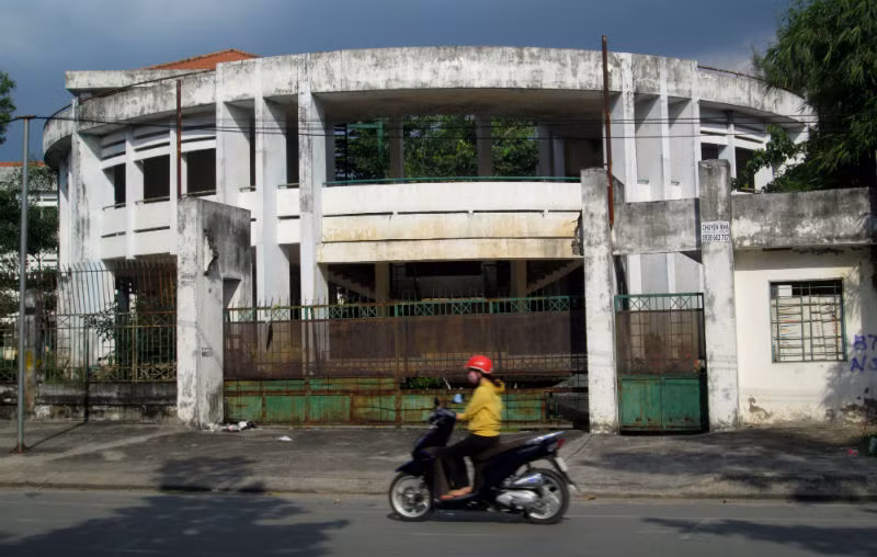 Trước tình trạng trên, năm 2010, UBND quận 6 đã xác định chi phí khắc phục công trình lên tới gần 6,5 tỷ đồng. Ngoài ra, các đơn vị sai sót phải chịu một phần trách nhiệm theo tỷ lệ. Đến nay, các đơn vị thi công vẫn đang giám sát tình trạng sụt lún để có kết luận và đưa ra phương án sửa chữa tối ưu nhất.