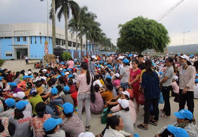 Khong duoc de xe trong cong ty, 8.000 cong nhan dinh cong-Hinh-2