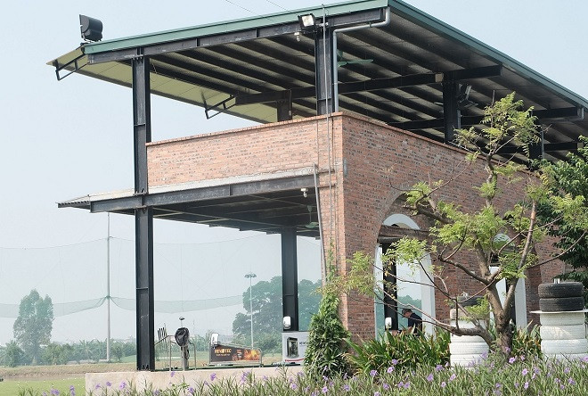 Công trình kiên cố xây dựng trong sân sân tập golf Hà Đông. 