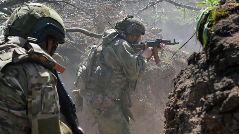 Các binh sĩ của Lực lượng Vũ trang Ukraine cho biết, Quân đội Nga đã chiếm giữ các mỏ quan trọng gần thành phố và thực tế đã bao vây thành phố một nửa. Dmitry, trung úy của Lữ đoàn cơ giới số 72, nói với NYT: “Nếu họ đột phá được hầm mỏ, Ugledar sẽ bị bao vây hoàn toàn”. Anh này cho biết, hiện tại, những người lính trong thành phố “chỉ đang cố gắng cầm cự”. Ảnh: Sputnik.