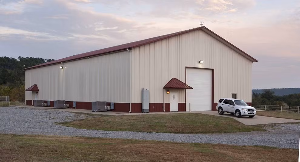 Xu hướng nhà bên ngoài sơ sài, hoang sơ, nội thất bên trong “sang trọng bất ngờ” đang rất được ưa chuộng ở phía bắc Texas, Mỹ.