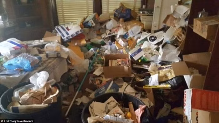 Căn bếp chứa đầy rác chẳng ai muốn ghé chân nay đã trở thành một nhà bếp thật sạch sẽ, sáng sủa, tiện nghi đến không ngờ.