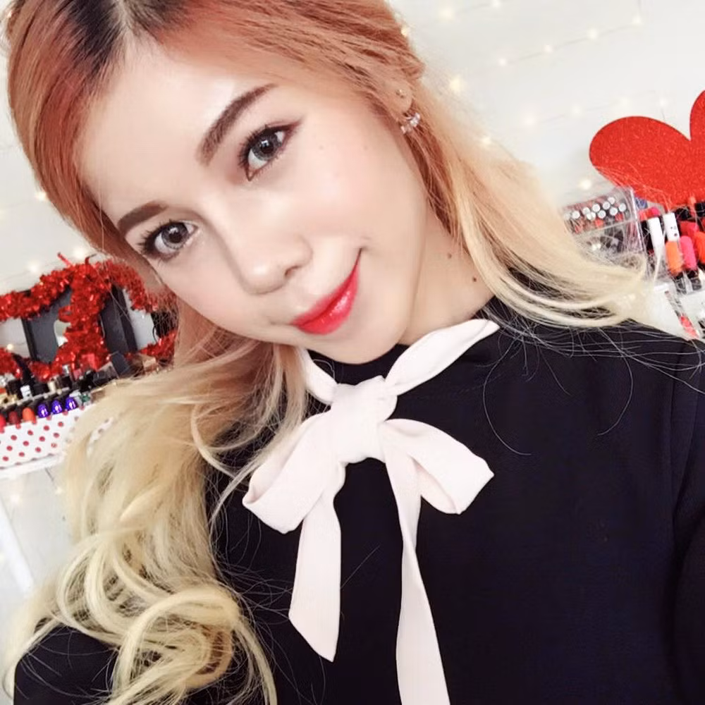 Ngay từ những ngày đầu tiên trên con đường trở thành Beauty Blogger, Changmakeup đã dành được rất nhiều sự quan tâm và yêu mến từ không ít những tín đồ làm đẹp cả trong và ngoài nước.