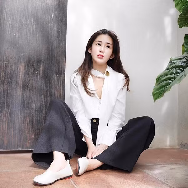 Chloe Leong còn là một gương mặt quảng cáo đắt giá của làng mẫu Malaysia.