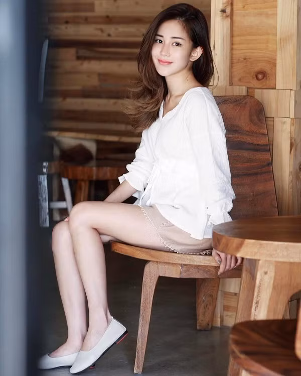 Một số nhiếp ảnh gia đã chụp lại các khoảnh khắc của cô và những bức ảnh ấy ngay lập tức gây chú ý bởi nhan sắc của một cô gái xinh đẹp hút hồn.