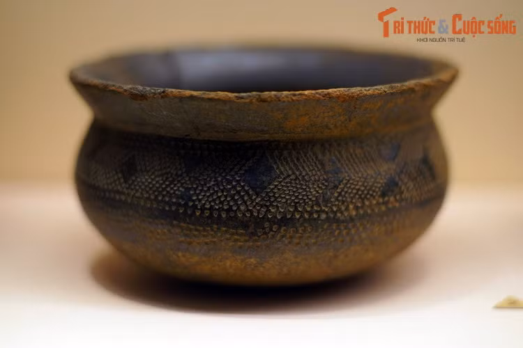 Nồi gốm của văn hóa Sa Huỳnh. Các cuộc khai quật sau đó cho thấy, địa bàn của văn hóa Sa Huỳnh trải dài từ phía Bắc tỉnh Quảng Bình cho đến các tỉnh Nam Bộ.