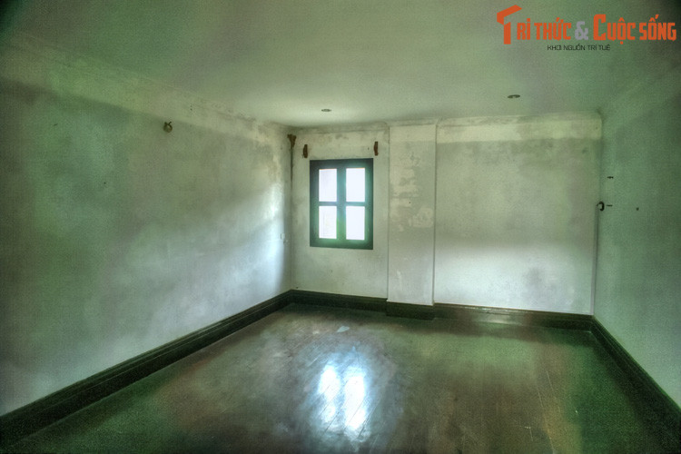 Năm 1950, khi Bắc Hà được giải phóng, gia đình họ Hoàng đã trốn sang Pháp. Sau đó dinh Hoàng A Tưởng vẫn được giữ lại và bảo tồn khá nguyên vẹn, nhưng đồ nội thất và hiện vật trong dinh hầu hết đã mất nên các căn phòng đều để trống.