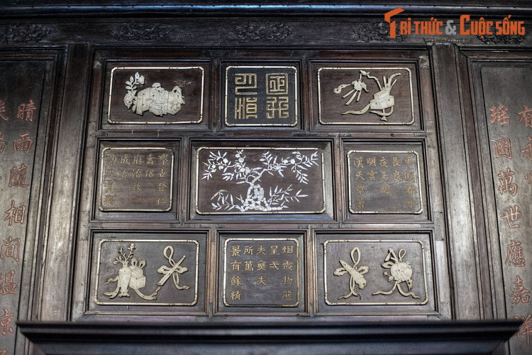 Các tác phẩm nghệ thuật này chuyển tải những thông điệp lịch sử, văn hóa và nghệ thuật đặc sắc của một giai đoạn trong lịch sử cận đại Việt Nam. Đó là một kho tàng sử liệu đồ sộ, một di sản hàm chứa nhiều giá trị quý báu. Ảnh chụp tại điện Long An.