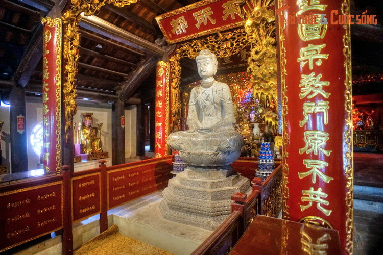 2. Tượng A Di Đà chùa Phật Tích (xã Phật Tích, huyện Tiên Du, tỉnh Bắc Ninh) có từ thời Lý, năm 1057, được coi là một trong những pho tượng Phật cổ xưa bằng đá đẹp nhất Việt Nam.