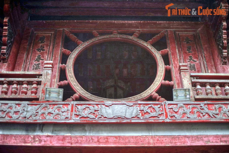 Giám sinh mỗi tháng có một kỳ tiểu tập, một năm có 4 kỳ đại tập. Đủ các kỳ học, sau khi trình Bộ Lễ xem xét đạt tiêu chuẩn mới vào thi Hội, thi Đình. Phép thi Hội có 4 kỳ, gồm: 1- Thi kinh nghĩa; 2 - Thi chế, chiếu, biểu; 3 - Thi thơ phú; 4 - Thi văn sách - trình bày kiến thức, mưu lược kế sách của mình nhằm giải đáp câu hỏi nêu lên trong bài.