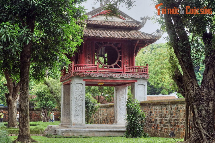 Bài văn được chấm theo lối phân thành 4 loại: Ưu, Bình, Thứ, Liệt. “Ưu” là loại tốt nhất. “Bình” là tầm tầm bậc trung. Loại “Thứ” chia làm “Thứ mác” là bài có đoạn hay và “Thứ cộc” thuộc loại xoàng. Bài kém là bài “Liệt”. Những bài xuất sắc được chọn đọc trước toàn trường, kèm theo lời bình của thầy.