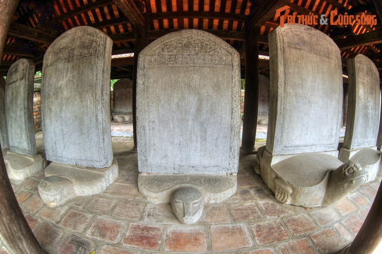 Là trung tâm giáo dục lớn nhất cả nước thời phong kiến, Văn Miếu – Quốc Tử Giám quy tụ nhiều nhà giáo lỗi lạc, những người đã đào tạo nên hàng ngàn bậc hiền tài phục vụ cho đất nước trong nhiều thế kỷ.