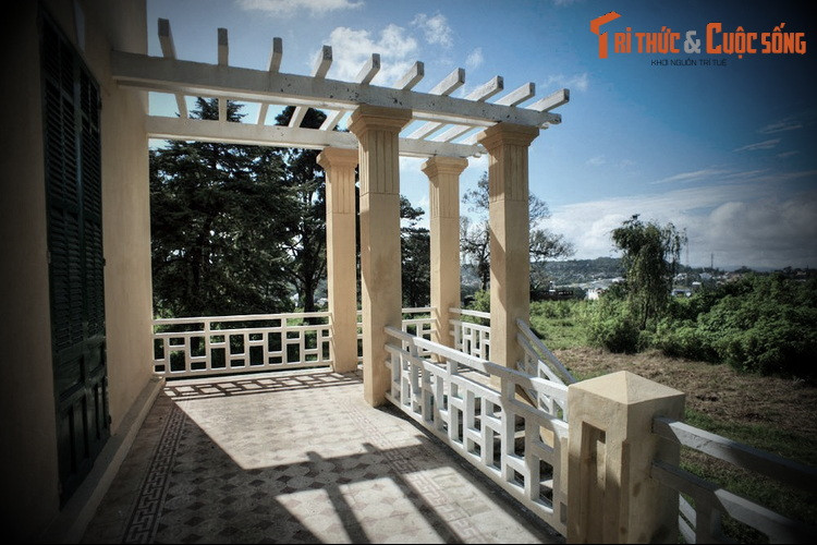 Đến tháng 10/2021, tỉnh Lâm Đồng đã thống nhất chọn phương án nâng dinh Tỉnh trưởng cao hơn so với vị trí ban đầu 28 mét để thực hiện tổ hợp khách sạn cao tầng.