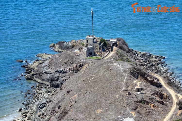 Toàn cảnh mũi Nghinh Phong, mũi đất cực Nam Vũng Tàu.