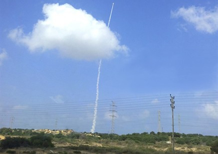 Từ nền tảng này, các dòng tên lửa đạn đạo Jericho I với tầm bắn 500km được ra mắt năm 1973 và Jericho II ra mắt năm 1977 với tầm bắn tăng lên tới hàng ngàn km.