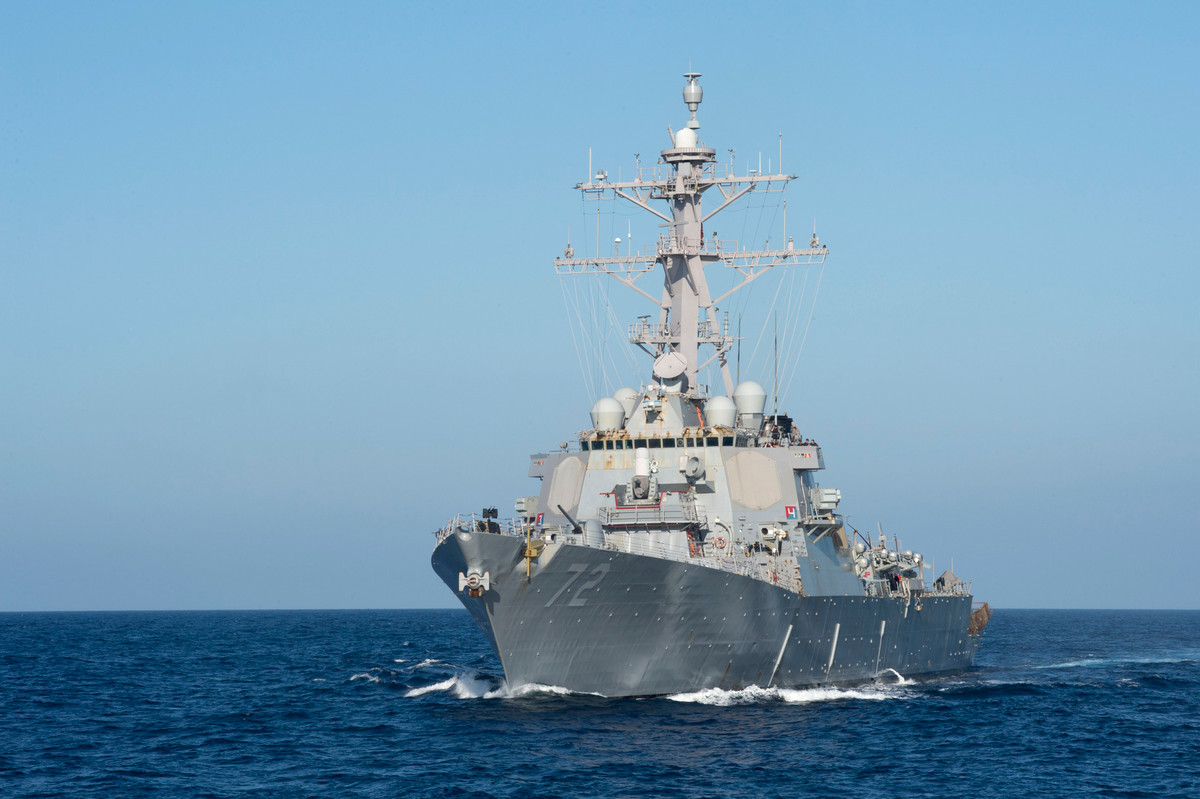 Arleigh Burke là lớp tàu khu trục mang tên lửa dẫn đường mạnh nhất và đông đảo nhất thế giới hiện nay. Đây là những chiến hạm làm nền tảng cho sức mạnh của hải quân Mỹ trên đại dương.