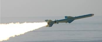 Điều đặc biệt khi tham gia khoa mục chống hạm, Hải quân Syria đã để lộ phương tiện tấn công đặc biệt, đó là chiếc cano cỡ nhỏ nhưng được trang bị tới 2 tên lửa chống hạm Noor do Iran sản xuất.