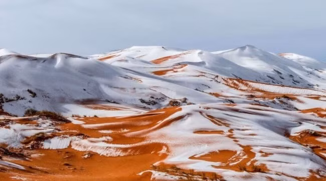 2. Tuyết rơi 3 năm liền ở sa mặc Sahara