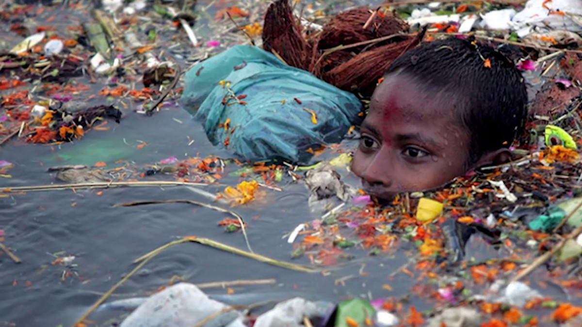 15. Không chỉ thiên nhiên mà chính con người cũng đang hứng chịu hậu quả như thế này đây