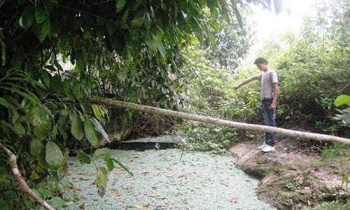 Hang nước mang nhiều câu chuyện kỳ lạ và huyền bí. Ảnh: báo Gia đình Xã hội