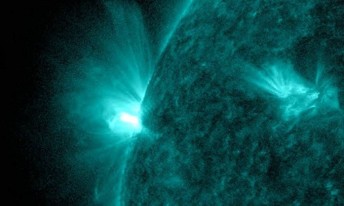 Những chùm "pháo bông" bí ẩn xuất hiện trên bề mặt của mặt trời - ảnh: NASA