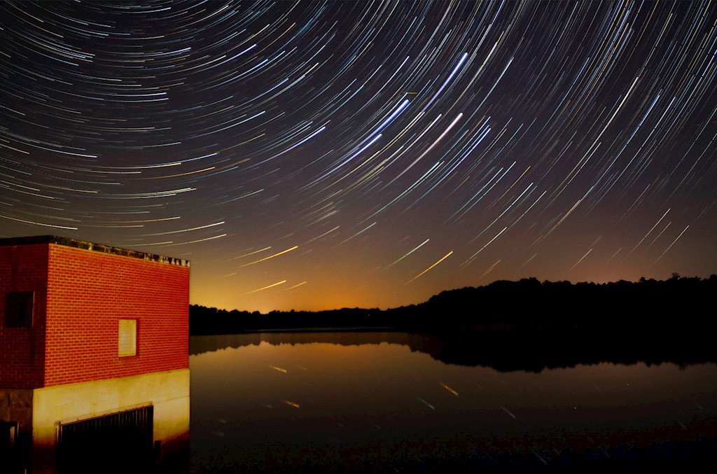 Với kỹ thuật nhiếp ảnh các nhiếp ảnh gia đã sáng tạo ra trường phái chụp ảnh star trails.