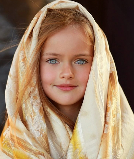 Cô bé xinh đẹp nhất thế giới tên Kristina Pimenova sinh năm 2005 tại thủ đô Moscow nước Nga. Ngay từ khi 3 tuổi, cô bé đã trở thành mẫu nhí nổi tiếng với hàng triệu người theo dõi trên mạng xã hội. Là mẫu cho các nhãn hiệu nổi tiếng như Armani, Dolce &amp; Gabbana, Roberto Cavalli.