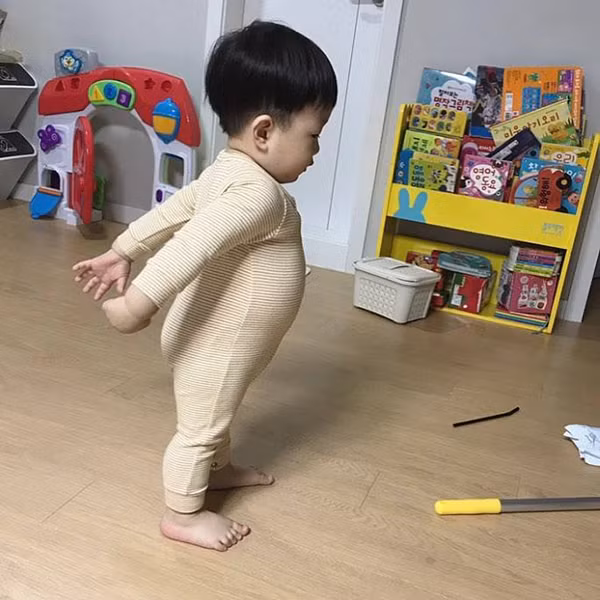 Được biết, Huyl là em bé rất hiếu động, ngoan ngoãn, thích ăn và dễ khóc nhè. Tuy nhiên, với những biểu cảm và sự dễ thương của mình, chắc chắn dù Hyul ở trong trạng thái cảm xúc nào, mọi người cũng đều hâm mộ cậu nhóc này.