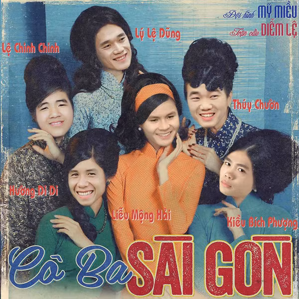 Hình chế từ tấm poster Cô Ba Sài Gòn phiên bản U23 Việt Nam chính với các kiểu tạo dáng dịu dàng, duyên dáng với áo dài truyền thống của các nhân vật cũng khiến các cầu thủ Đức Chinh, thủ môn Bùi Tiến Dũng, Xuân Trường… duyên dáng, dịu dàng không kém.