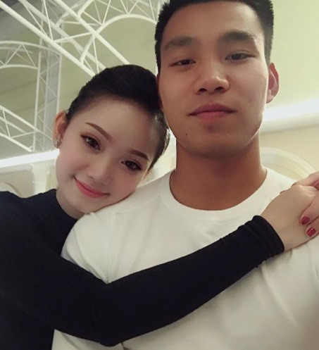 Vũ Văn Thanh chia sẻ rằng anh không muốn yêu những cô gái trong giới showbiz, và người yêu của anh cũng chỉ là một cô gái bình thường. Mặc dù vậy, các fan của Văn Thanh đều khẳng định Bảo Trân xinh đẹp không kém những bóng hồng trong làng giải trí Việt Nam.