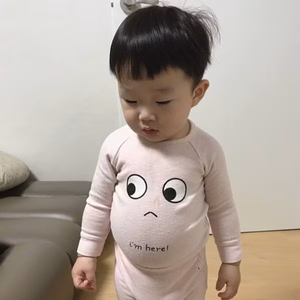 Một số hình ảnh khác của cậu bé bụng bự, mông cong khiến dân mạng dậy sóng vì quá đáng yêu: