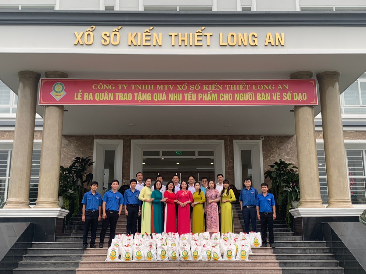 Ba nha thau canh tranh goi thau di My cua Xo so Long An