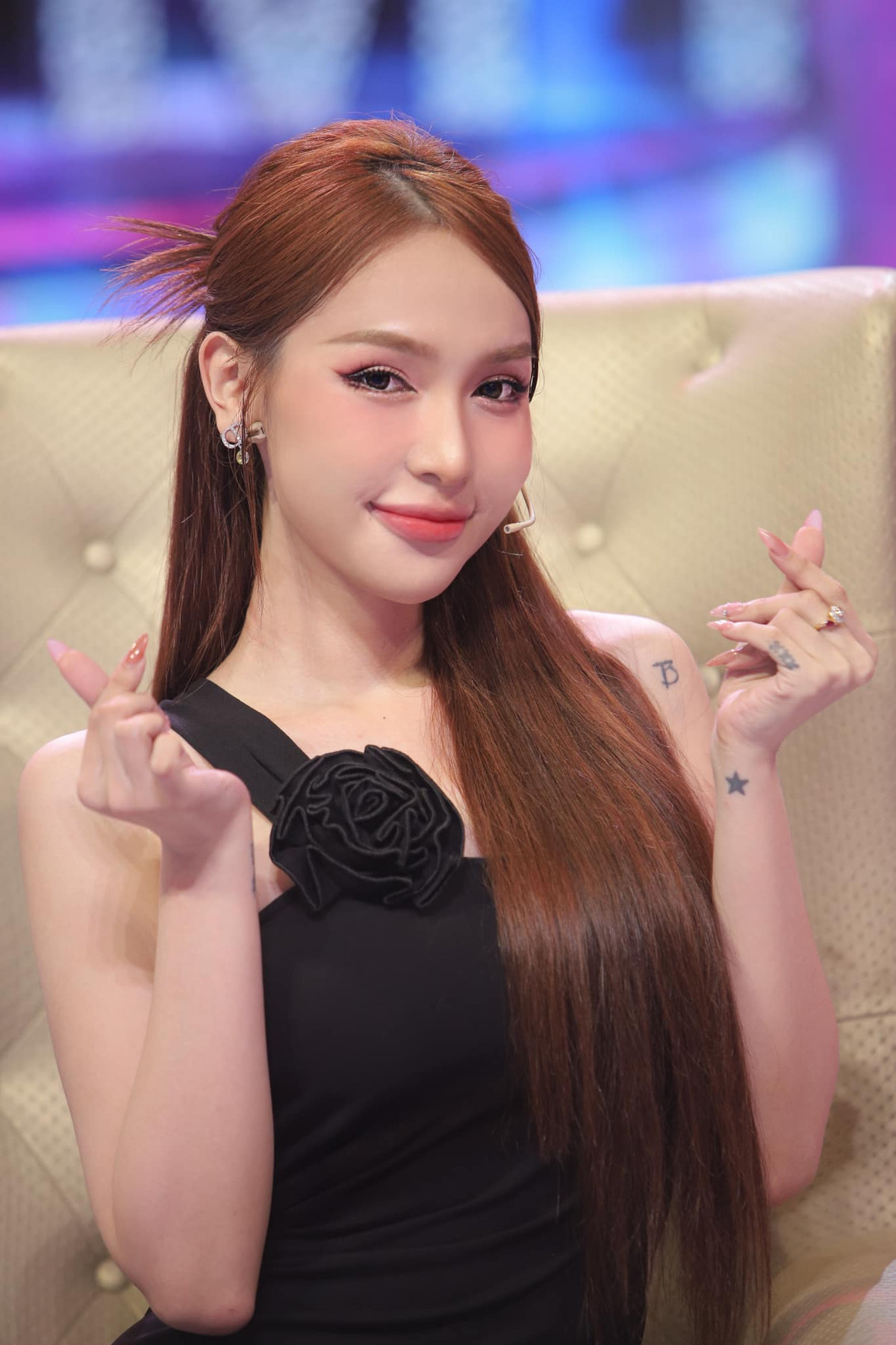 Người đẹp cho biết phẫu thuật chuyển giới năm 22 tuổi, nhưng hoàn tất cách đây 1 năm, chi phí tự chi trả. Điều đó thể hiện mong muốn mãnh liệt, mơ ước được làm con gái của Mỹm Trần.