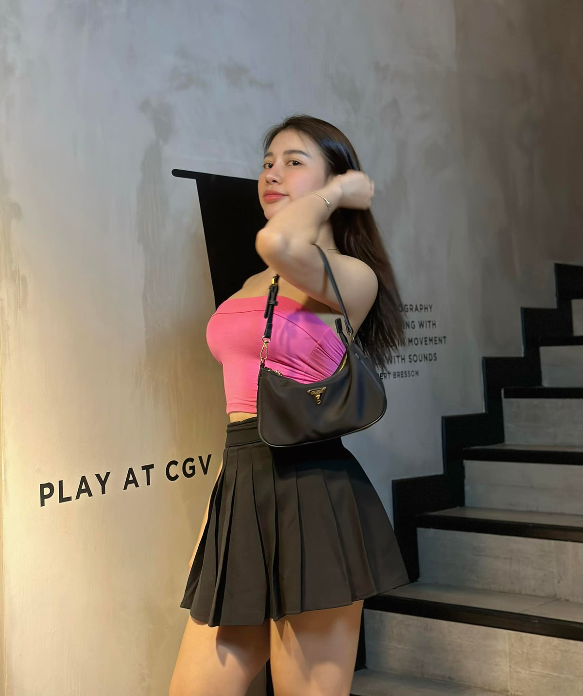 Cô nàng luôn tự tin với những đường cong quyến rũ trên cơ thể mình.