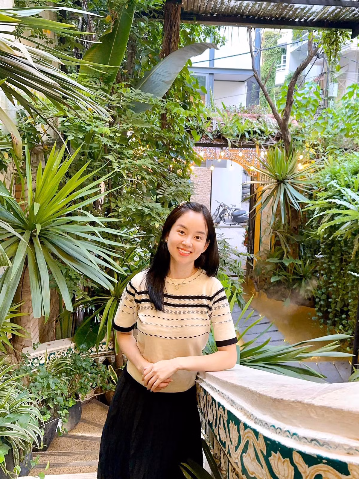 Nhan sắc của Ly Kute không hề thay đổi trong suốt 16 năm qua. Dù đã bước vào tuổi ngoài 30 vẫn vô cùng tươi tắn, trong trẻo, nụ cười má lúm.