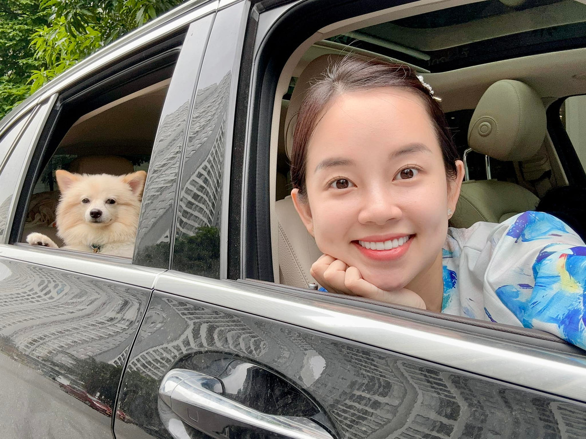 Ly Kute sinh năm 1990, hiện đã ngoài 30 tuổi và đang là mẹ 1 con nhưng sắc vóc của cô vẫn vô cùng trẻ trung, thon gọn.