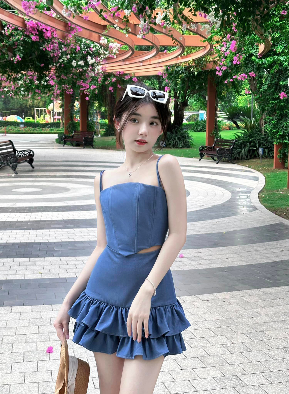 Nhiều người gọi Quỳnh Trương là "Mỹ nữ Mukbang", thậm chí lầm tưởng cô là AI vì vẻ đẹp siêu thực.