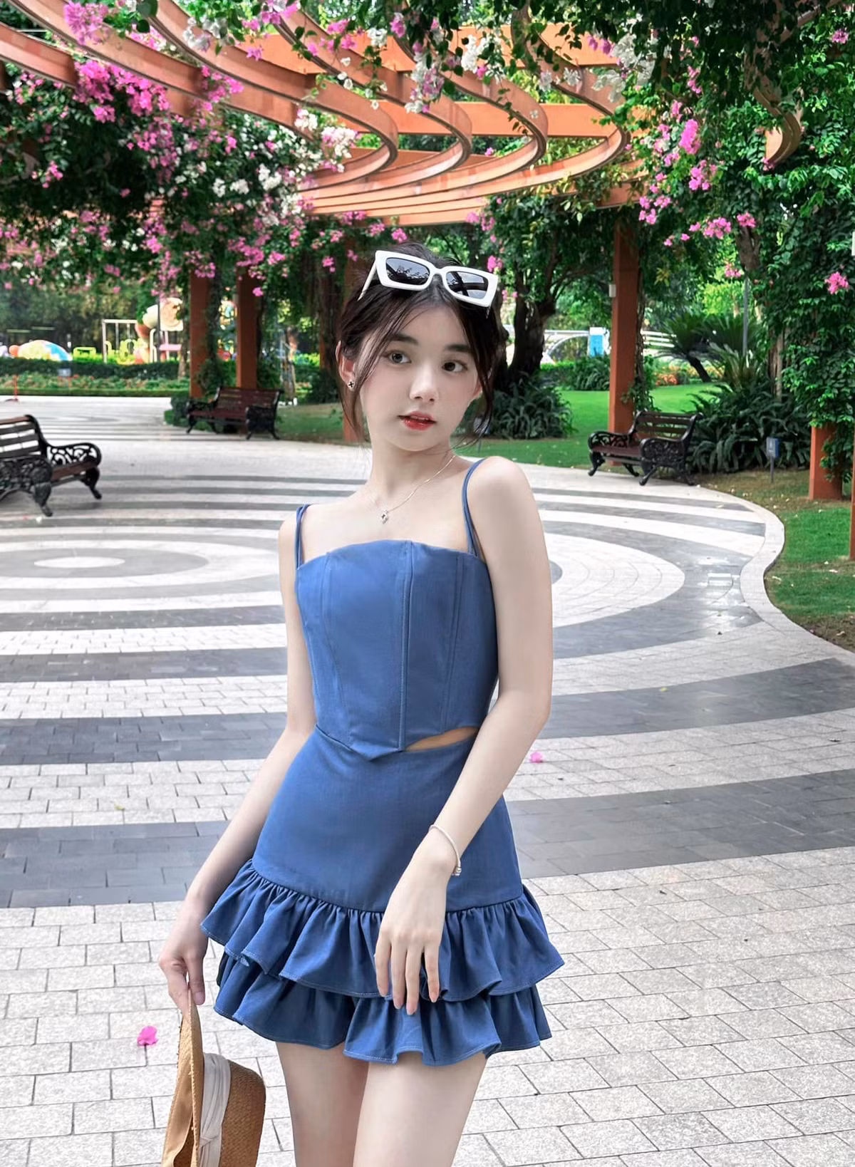 Nhiều người gọi Quỳnh Trương là "Mỹ nữ Mukbang", thậm chí lầm tưởng cô là AI vì vẻ đẹp siêu thực.