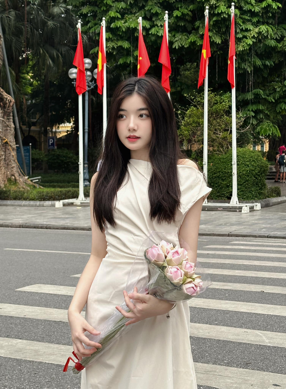 Kênh TikTok của hot girl 2k2 thu hút hơn 1,7 triệu người theo dõi.