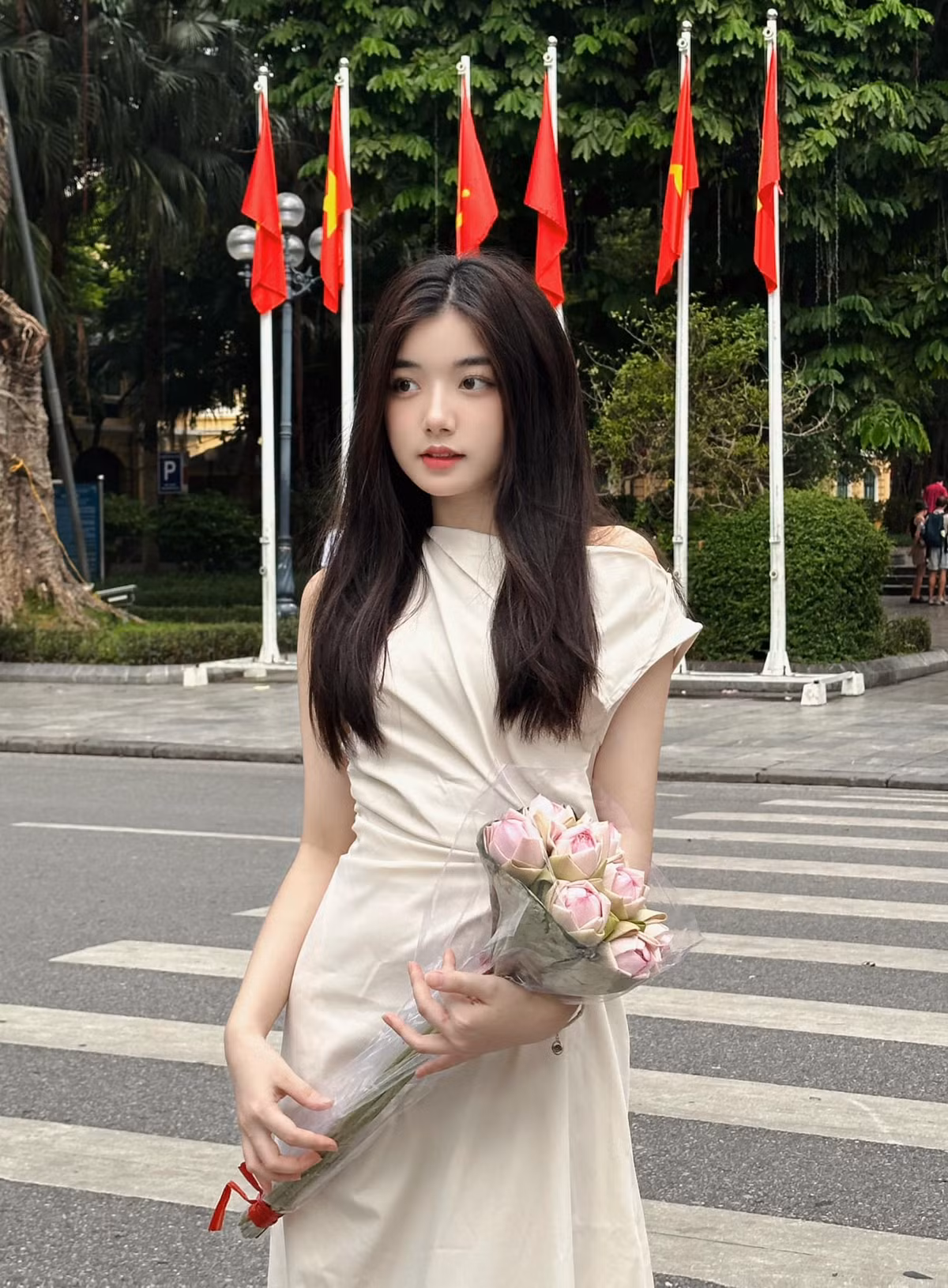 Kênh TikTok của hot girl 2k2 thu hút hơn 1,7 triệu người theo dõi.