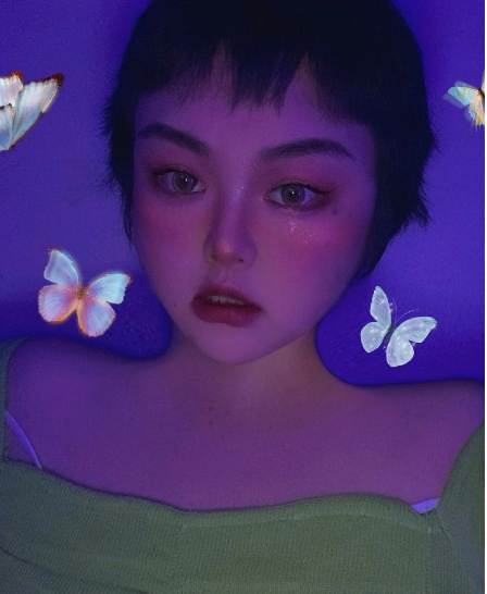 Không theo style ngọt ngào công chúa, phong cách mà hot girl TikTok Tuyết Di ưa thích hơi bụi bặm, cá tính, đây cũng là lý do giúp cô nàng thu hút nhiều fan hơn.