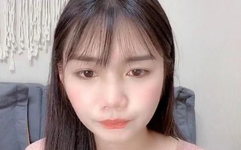 Nhưng không thể phủ nhận cô vẫn có nhiều điểm khác biệt, kém long lanh hơn trên mạng.