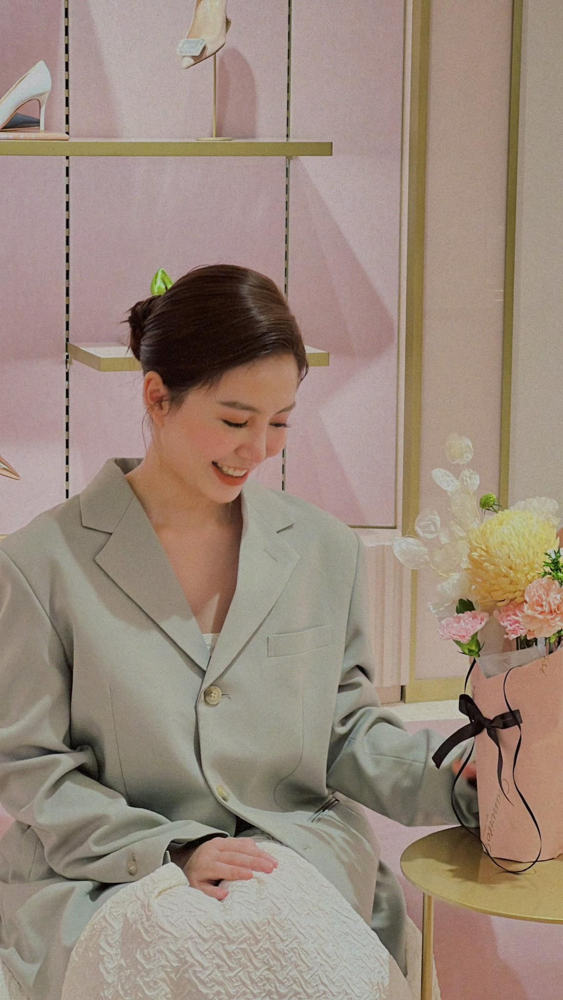 Cô tận hưởng mọi thứ, giữ cho mình sự thoải mái, và đây cũng là căn nguyên cho vẻ đẹp hiện tại của Mẫn Tiên. Ảnh: FBNV