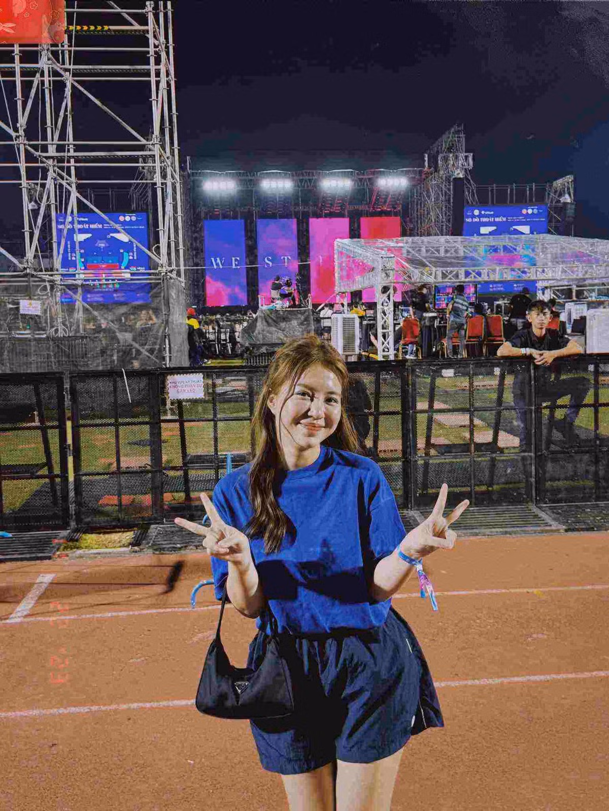 Có thể thấy người đẹp đã tăng cân nhiều, khuôn mặt trở nên phúng phính, có da thịt hơn nhưng vẫn giữ được vẻ đáng yêu, ngọt ngào.