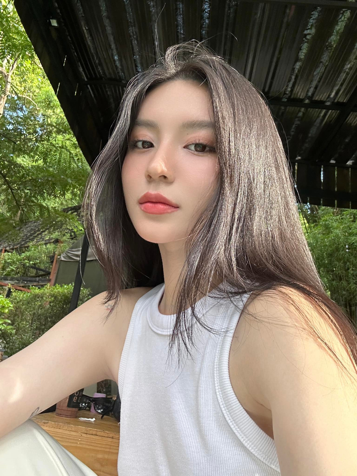 Bâu Krysie tên thật là Nguyễn Ngọc Phương Vy, sinh năm 2000 tại TP.HCM.