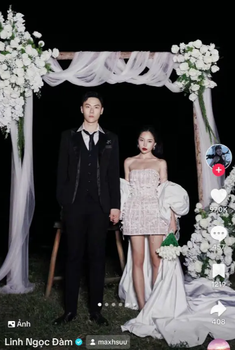 Dẫu vậy, cũng có ý kiến cho rằng, cặp đôi chỉ là đang chụp ảnh quảng bá cho bộ sưu tập thời trang mới mà thôi.