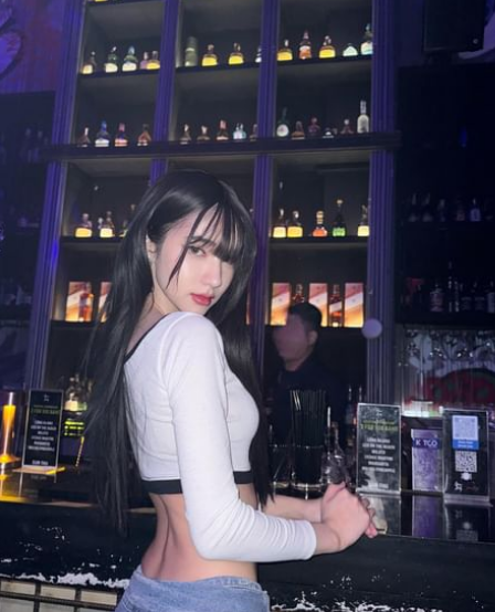 Dù là người chuyển giới nhưng Yoshi lại sở hữu nét đẹp tự nhiên, dịu dàng và giọng nói vô cùng nữ tính.